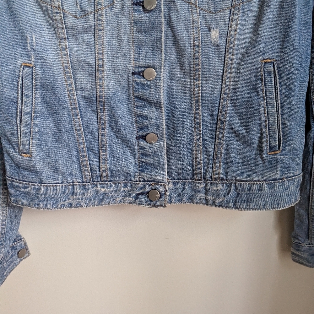 VINTAGE DIY Handmade Embroidered Floral Back Light Wash Jean Jacket Size Medium - Picture 4 of 13